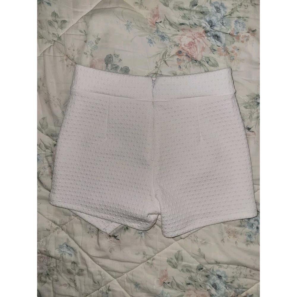 Bebe Shorts‎ Women's Small White 26" waist